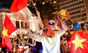 Đêm không ngủ của người hâm mộ sau chiến thắng Thái Lan Đêm không ngủ của người hâm mộ sau chiến thắng Thái Lan