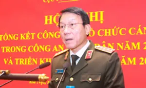 Bộ trưởng Công an: 'Sớm hoàn thiện đề án tinh gọn bộ máy công an các cấp' Bộ trưởng Công an: 'Sớm hoàn thiện đề án tinh gọn bộ máy công an các cấp'